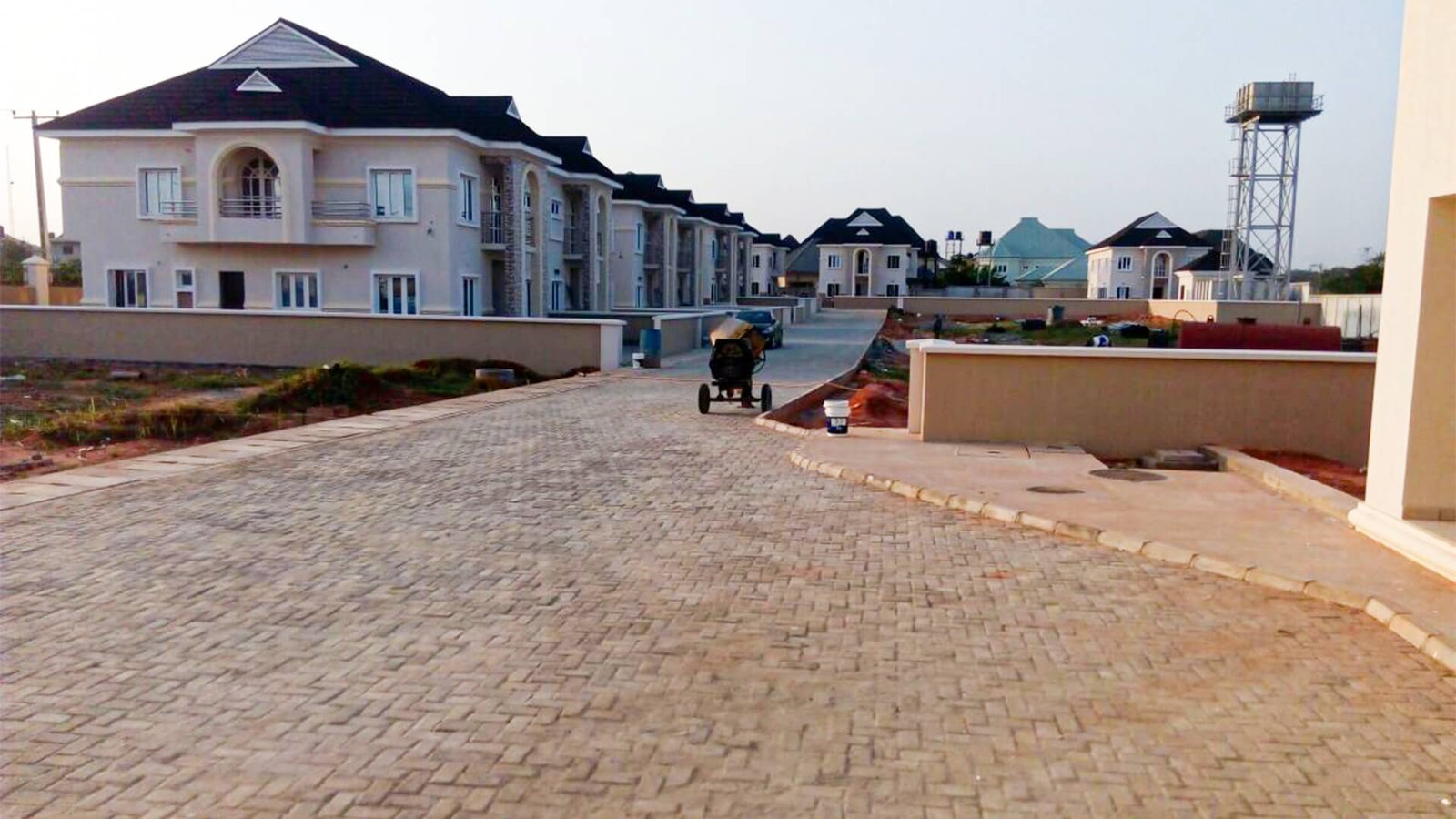 Building units in an estate